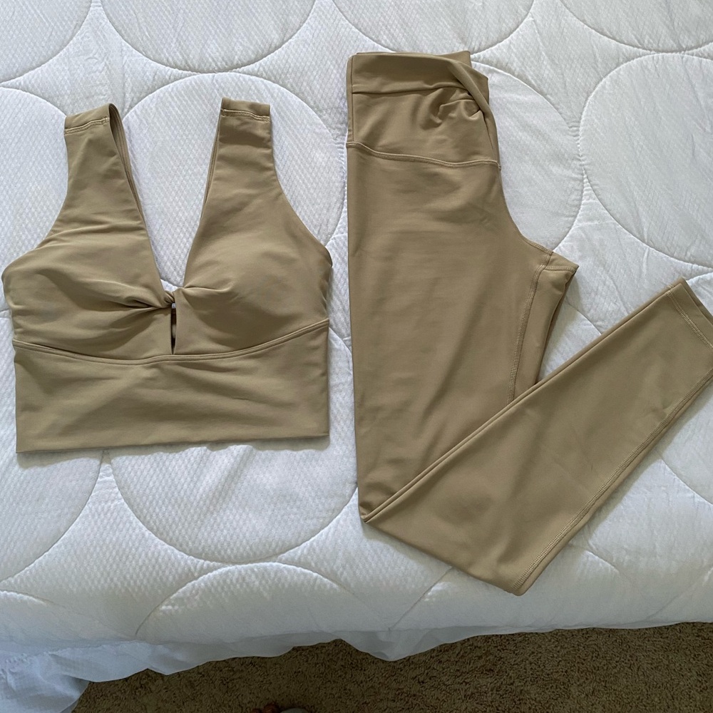 NWOT PowerSoft Set - Twist Sports Bra & Extra High-Waisted Twist-Front Leggings